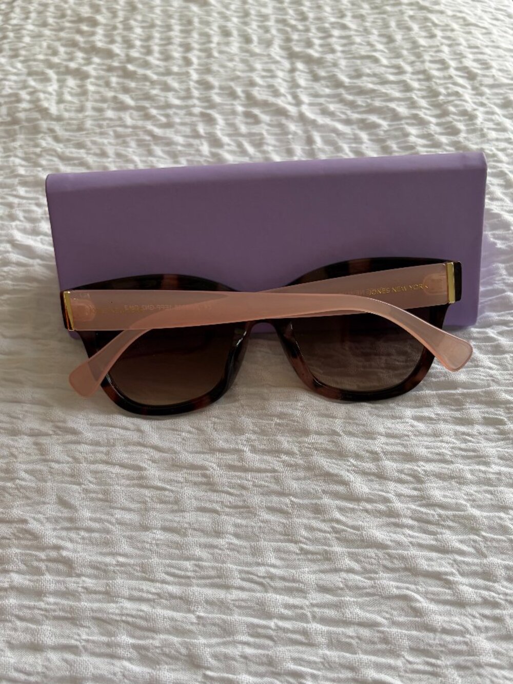 Jones New York Tortoiseshell Sunglass, Blush Pink arms, Excellent like new - Picture 3 of 7